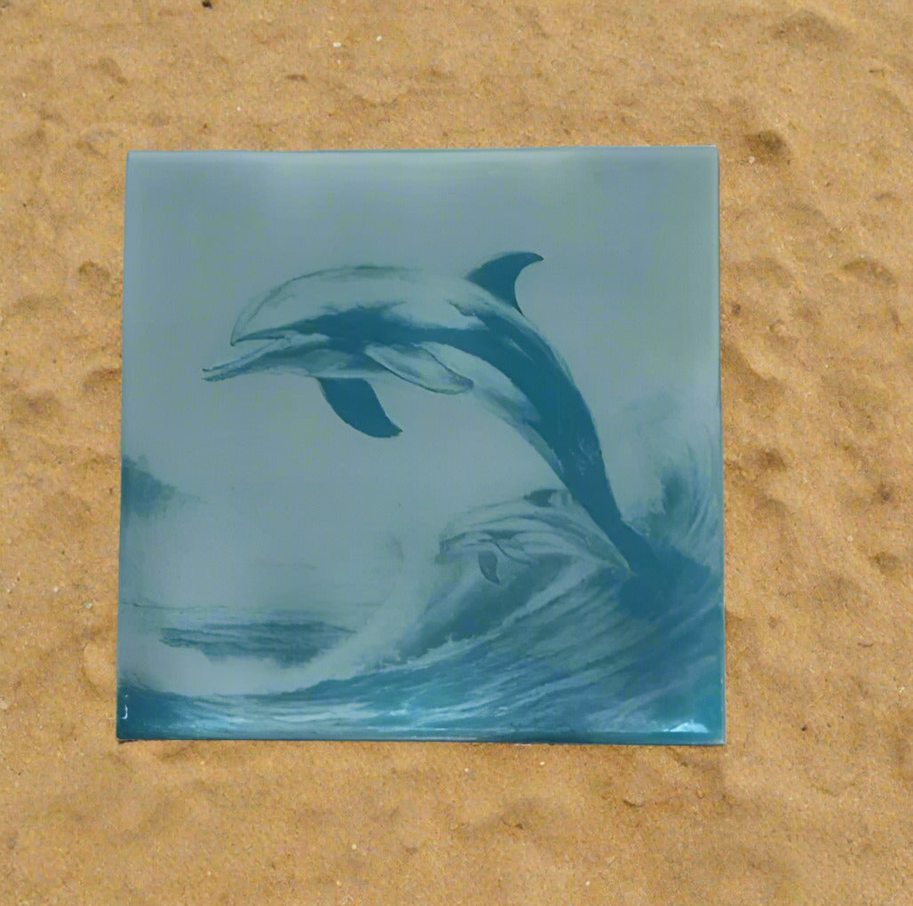 Saltando golfinho azul azulejo. - Finngifts