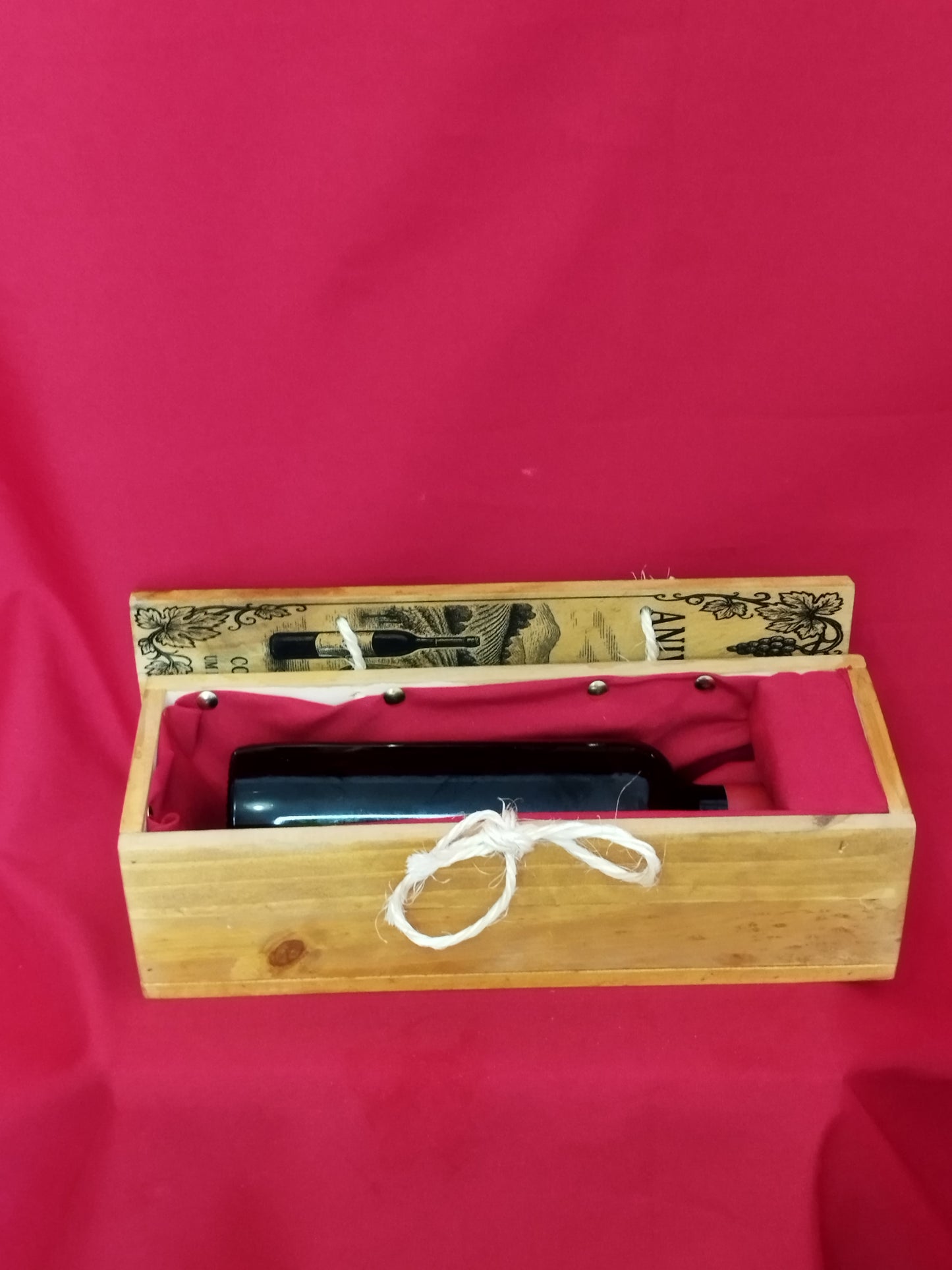 Caixa de Vinho em Madeira com Tampa Gravada – Presente de Aniversário Personalizado - Finngifts