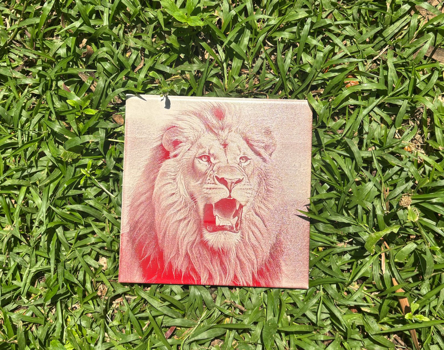 Azulejo de leão vermelho que ruge.