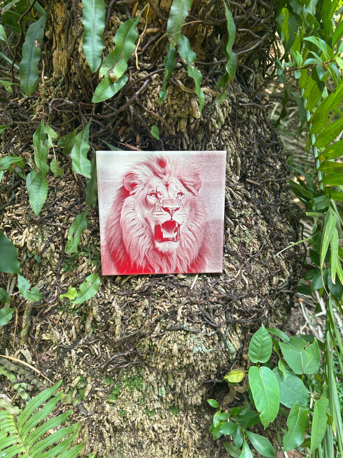 Azulejo de leão vermelho que ruge.