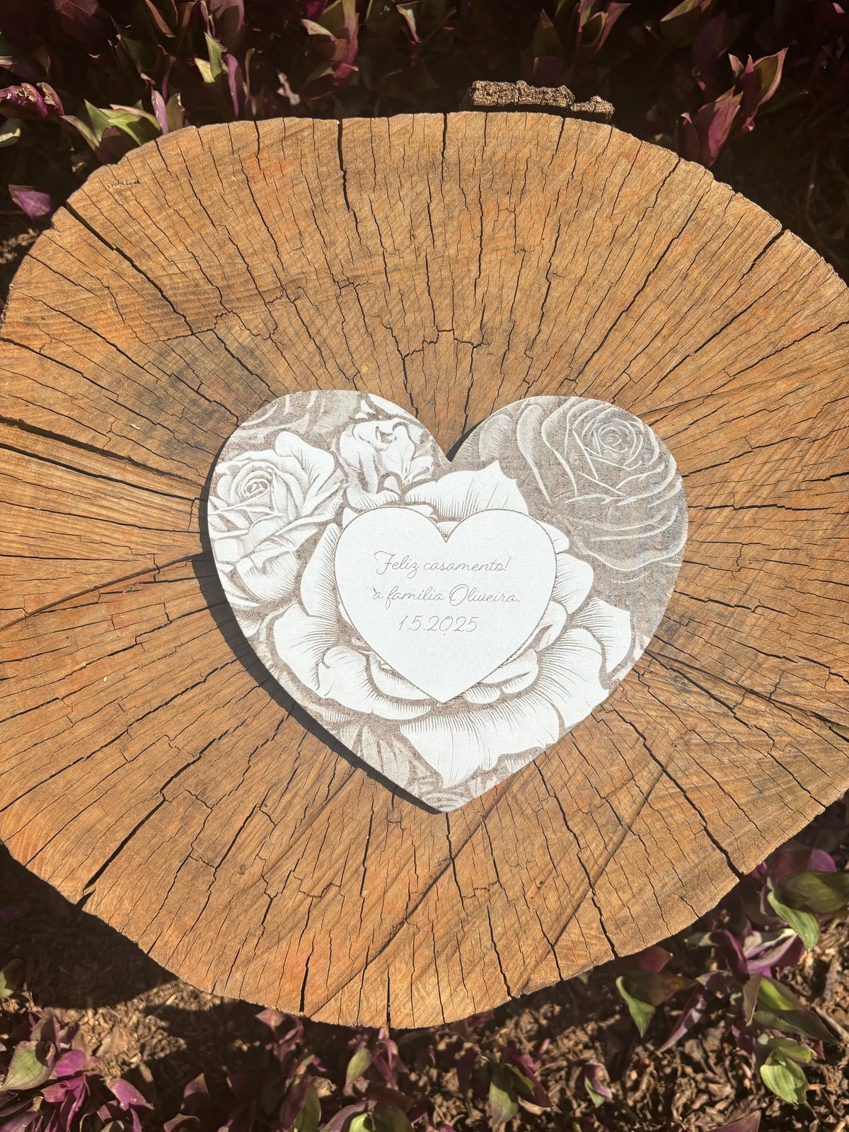 Placa flores brancas em forma de coração. Personalizado para você.