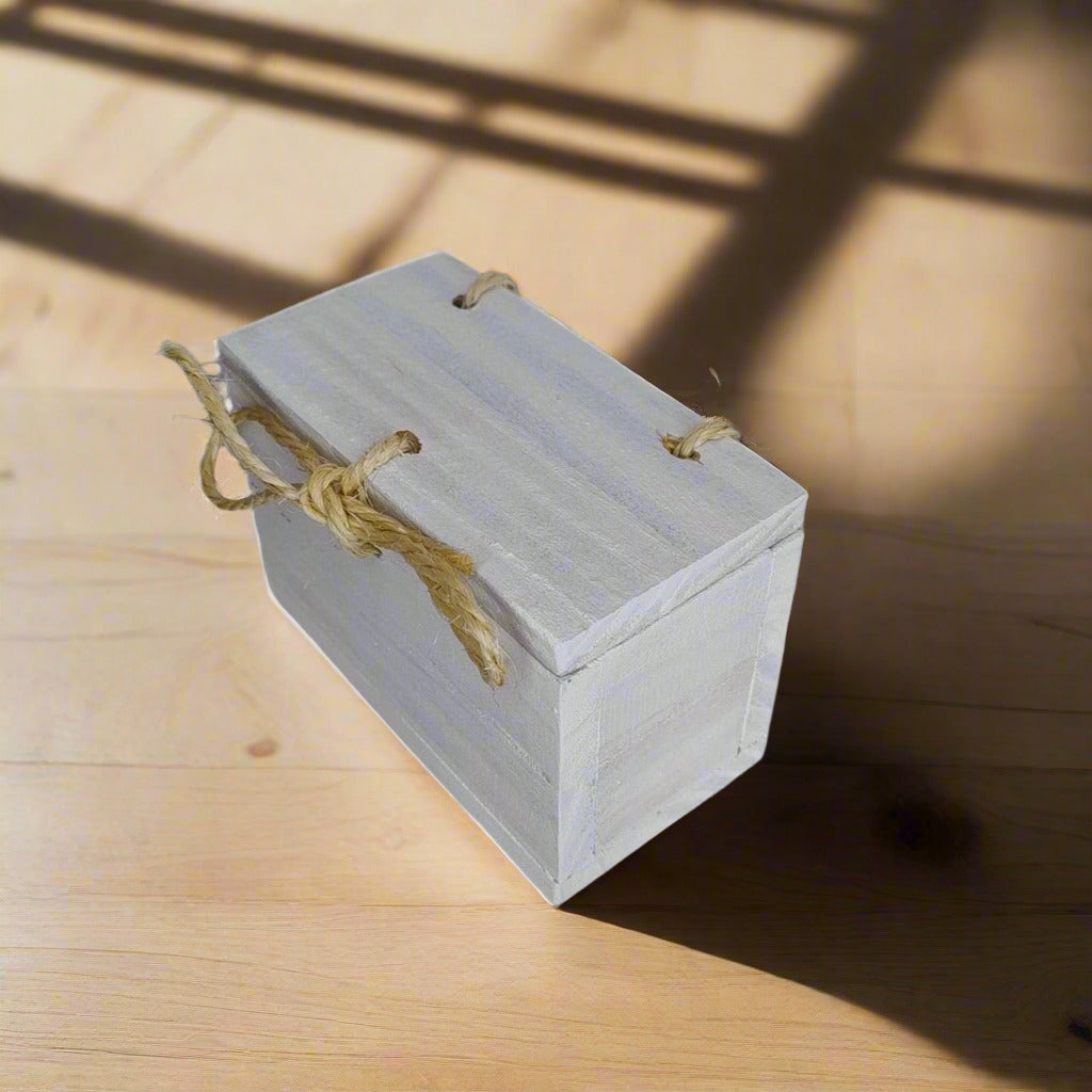 Caixa de Presente Elegante em Madeira. Branco e dourado - Finngifts